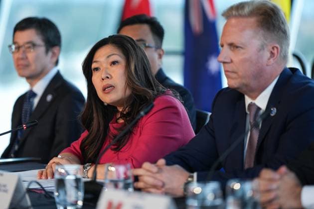 News Bilder des Tages November 28, 2024, Vancouver, Bc, CANADA: Canada s Minister of Export Promotion, International Trade and Economic Development Mary Ng, front left, speaks as Japan ambassador to Laos, Kenichi Kobayashi, back left, and New Zealand Minister of Trade Todd McClay, right, listen during a closing news conference after the Comprehensive and Progressive Agreement for Trans-Pacific Partnership (CPTPP) commission meeting, in Vancouver, on Thursday, November 28, 2024. Vancouver CANADA  - ZUMAc35_ 20241128_zaf_c35_092 Copyright: xDarrylxDyckx