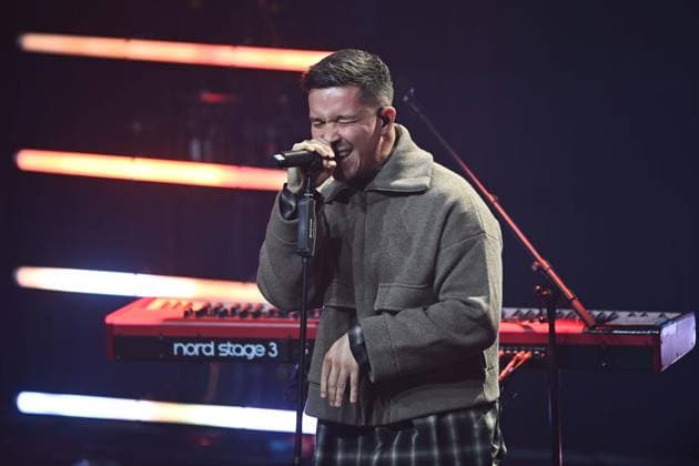 Nico SANTOS, Saenger, Musiker, erhaelt den Deutschen Nachhaltigkeitspreis, hier bei seinem Konzert, singend, Gesang, Verleihung Deutscher Nachhaltigkeitspreis in Duesseldorf am 28.11.2024.