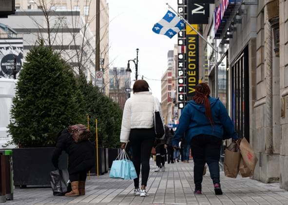 November 29, 2024, Montreal, Pq, CANADA: Shoppers take advantage of Black Friday deals in Montreal on Friday, Nov. 29, 2024. Montreal CANADA  - ZUMAc35_ 20241129_zaf_c35_012 Copyright: xChristinnexMuschix