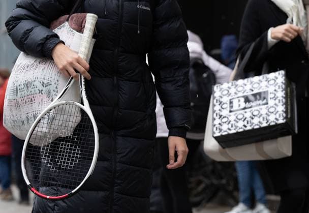 November 29, 2024, Montreal, Pq, CANADA: Shoppers take advantage of Black Friday deals in Montreal on Friday, Nov. 29, 2024. Montreal CANADA  - ZUMAc35_ 20241129_zaf_c35_014 Copyright: xChristinnexMuschix
