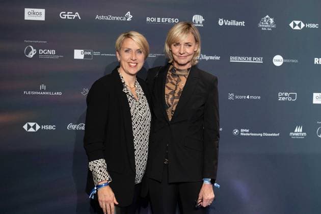 v.l. Christina OBERGFOELL, Obergföll, ehem Speerwerferin, Heike DRECHSLER, ehem. Leichtathletin, Verleihung Deutscher Nachhaltigkeitspreis in Duesseldorf am 29.11.2024.