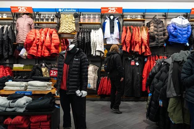 November 29, 2024, Montreal, Pq, CANADA: A shopper looks in Sport Experts on Black Friday in Montreal on Friday, Nov. 29, 2024. Montreal CANADA  - ZUMAc35_ 20241129_zaf_c35_023 Copyright: xChristinnexMuschix