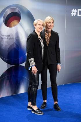 v.l. Christina OBERGFOELL, Obergföll, ehem Speerwerferin, Heike DRECHSLER, ehem. Leichtathletin, Verleihung Deutscher Nachhaltigkeitspreis in Duesseldorf am 29.11.2024.