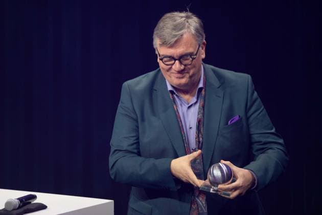 Hape KERKELING, Entertainer, rechts, erhaelt den Ehrenpreis des Deutschen Nachhaltigkeitspreises, Verleihung Deutscher Nachhaltigkeitspreis in Duesseldorf am 29.11.2024.