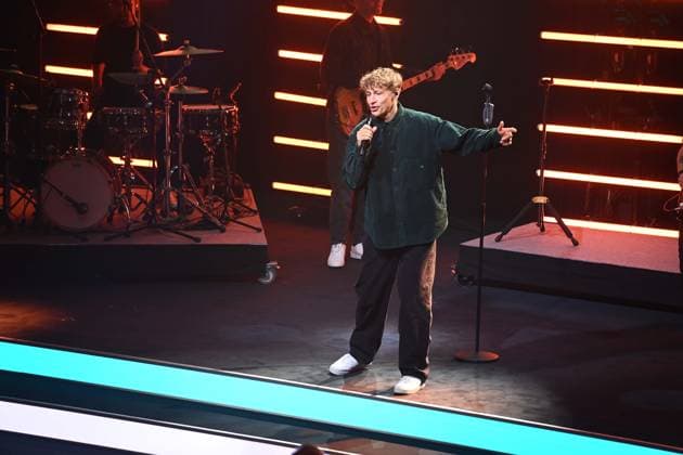 Tim BENDZKO, Saenger, Musiker, singend, Gesang, Konzert, Verleihung Deutscher Nachhaltigkeitspreis in Duesseldorf am 29.11.2024.