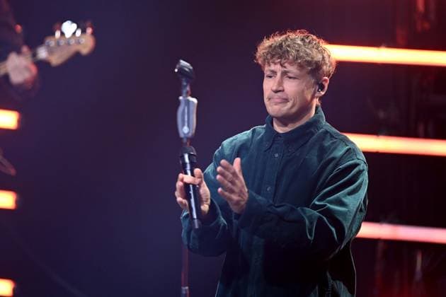 Tim BENDZKO, Saenger, Musiker, singend, Gesang, Konzert, Verleihung Deutscher Nachhaltigkeitspreis in Duesseldorf am 29.11.2024.
