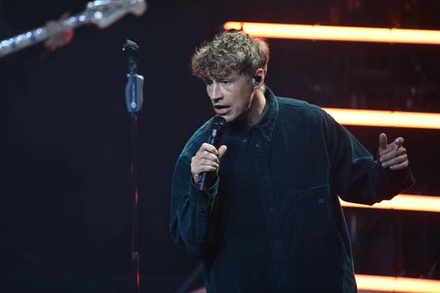 Tim BENDZKO, Saenger, Musiker, singend, Gesang, Konzert, Verleihung Deutscher Nachhaltigkeitspreis in Duesseldorf am 29.11.2024.