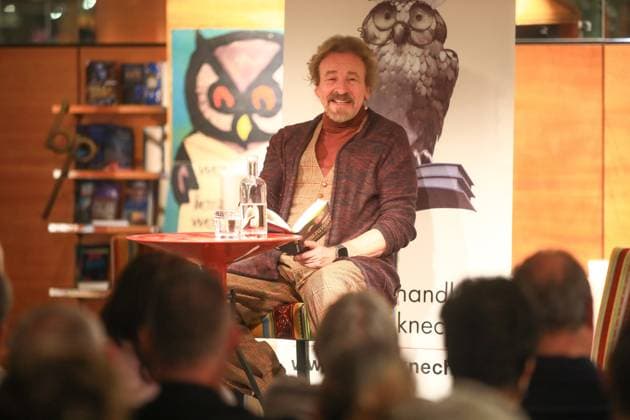 Bilder des Jahres 2024, Entertainment 11 November Entertainment Bilder des Tages Buchpräsentation mit Thomas Gottschalk in Erfurt Erfurt, 29.11..2024 Thomas Gottschalk bei seiner Buchpräsentation in der Buchhandlung Peterknecht in Erfurt Thüringen Germany *** Book presentation with Thomas Gottschalk in Erfurt Erfurt, 29 11 2024 Thomas Gottschalk at his book presentation in the Peterknecht bookstore in Erfurt Thuringia Germany Copyright: xMatthiasxGränzdörferx