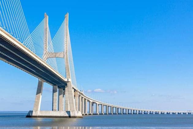  Vasco da Gama Bridge (Ponte Vasco da Gama), Lisbon, Modern bridge fragment: Vasco da Gama Bridge (Ponte Vasco da Gama), Lisbon, Portugal, Modern bridge fragment: Vasco da Gama Bridge (Ponte Vasco da Gama), Lisbon, Portugal, 29.09.2024, Copyright: xTopdeqx Panthermedia37989797.jpg
