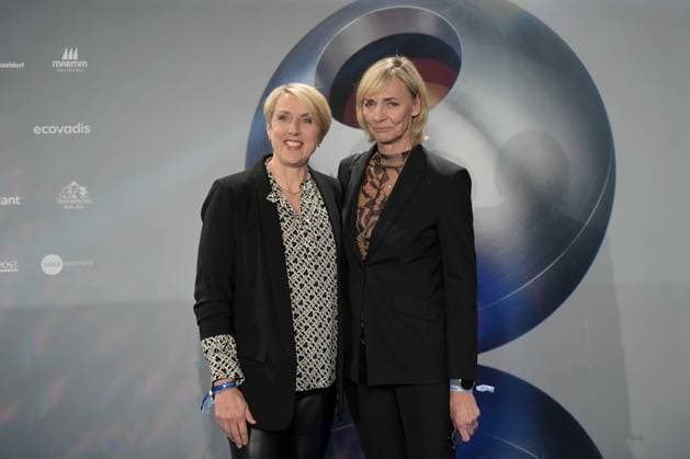 Deutscher Nachhaltigkeitspreis 2024 am 29.11.2024 im Maritim Hotel in Düsseldorf Christina Obergföll ( Sportlerin ), links und Heike Drechsler ( Sportlerin )