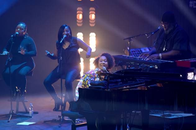 Deutscher Nachhaltigkeitspreis 2024 am 29.11.2024 im Maritim Hotel in Düsseldorf Emeli Sande ( Sängerin und Musikerin ) steht mit ihrer Band auf der Bühne