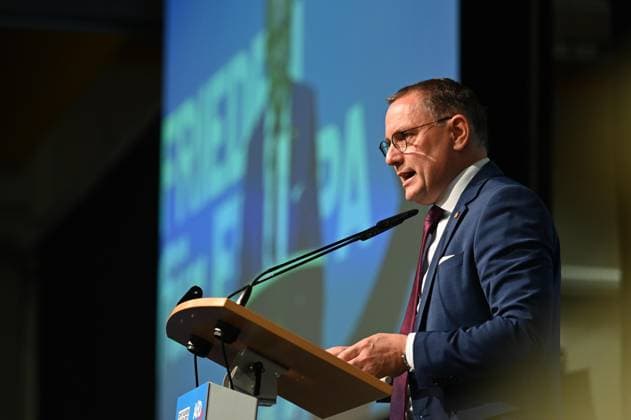 News Themen der Woche KW48 News Bilder des Tages Tino Chrupalla beim Landesparteitag der Alternative für Deutschland (AfD) in der Messehalle. Löbau, 30.11.2024 Sachsen Germany *** Tino Chrupalla at the state party conference of the Alternative for Germany AfD in the Löbau exhibition hall, 30 11 2024 Saxony Germany Copyright: xMatthiasxWehnertx