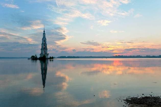 flooded belltower in Kalyazin at sunrise, In 1940s the monastery and most of the old Kalyazin town (Russia) were flooded during the construction of the Uglich Reservoir, In 1940s the monastery and most of the old Kalyazin town (Russia) were flooded during the construction of the Uglich Reservoir, 17.10.2024, Copyright: xTopdeqx Panthermedia38115696.jpg