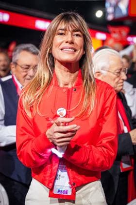 Closing of the 41st Federal Congress of the Psoe in Seville The wife of the President of the Government Begona Gomez during the closing of the 41st Federal Congress of the PSOE in the Palace of Congresses and Exhibitions A December 1, 2024, in Seville, Andalusia Spain The 41st Federal Congress of the PSOE concludes in Seville with its closing day held in Fibes During the event, the strategic lines of the party for the coming years were outlined, highlighting the commitment to social policies, equality and sustainability The closing was attended by prominent socialist leaders and delegates from around the country 01 DECEMBER 2024 Francisco J Sevilla, Andalucia Sevilla, Andalucia Espana  Copyright: xFranciscoxJ.xOlmox 6379984