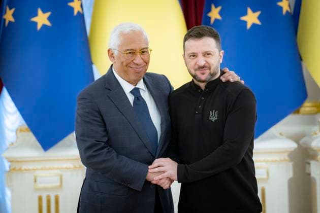 News Themen der Woche KW48 December 1, 2024, Kiev, Kyiv Oblast, Ukraine: Ukrainian President Volodymyr Zelenskyy, right, welcomes the new European Council President Antonio Costa, left, on arrival for bilateral discussions at the Mariinskyi Palace, December 1, 2024 in Kyiv, Ukraine. Kiev Ukraine - ZUMAp138 20241201_zaa_p138_036 Copyright: xUkrainexPresidency UkrainianxPrex