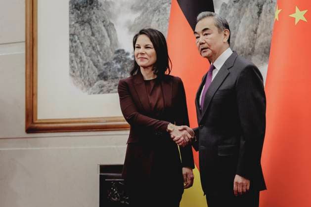Bilder des Jahres 2024, News 12 Dezember News Themen der Woche KW49 News Bilder des Tages (L-R) Annalena Baerbock (Buendnis 90 Die Gruenen), Bundesaussenministerin, und Wang Yi, Staatsrat fuer Auswaertige Angelegenheiten und Aussenminister von China, aufgenommen im Rahmen eines gemeinsamen Treffens in Peking, 02.12.2024. Baerbock reist nach Peking fuer politische Gespraeche. Fotografiert im Auftrag des Auswaertigen Amtes. Peking China *** L R Annalena Baerbock Buendnis 90 Die Gruenen , Federal Foreign Minister, and Wang Yi, State Councilor for Foreign Affairs and Foreign Minister of China, photographed during a joint meeting in Beijing, 02 12 2024 Baerbock travels to Beijing for political talks Photographed on behalf of the Foreign Office Beijing China Copyright: xFlorianxGaertner AAx