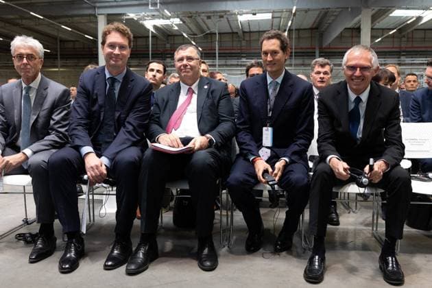 Stellantis CEO Carlos Tavares Resigns File photo - Yann Vincent, CEO of ACC, Ola Kallenius, CEO of Mercedes-Benz, Patrick Pouyanne, CEO of TotalEnergies, John Elkann, Stellantis Chairman, and Carlos Tavares, CEO of Stellantis, attend the inauguration of the gigafactory of Automotive Cells Company (ACC), a joint venture of Stellantis, TotalEnergies and Mercedes, in Billy-Berclau-Douvrin, northern France, May 30, 2023. Stellantis Chief Executive Carlos Tavares resigned abruptly on Sunday, two months after a profit warning at the maker of Jeep, Fiat and Peugeot cars that has lost around 40% of its value this year. The company said it would seek to find a replacement CEO in the first half of 2025. Senior Independent Director Henri de Castries s  Copyright: xLafarguexRaphael ABACAx