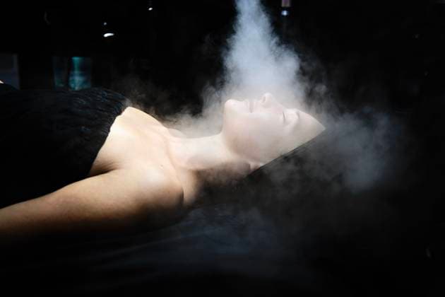 Creative Highlights Symbolbilder 783449156 A serene woman enjoying a relaxing steam facial treatment. United States, Florida, Inverness R_YWQX241201-1588222-01 ,model released, Symbolfoto ,property released