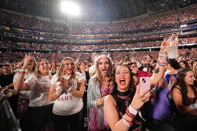 November 14, 2024, Toronto, On, Canada: The Better Business Bureau in British Columbia is warning Taylor Swift fans of fake ticket scams ahead of the superstar s Vancouver concerts after one case saw ,000 being stolen online.Fans react during the opening of Taylor Swift s performance during the opening show of the Toronto dates for The Eras Tour, on Thursday, Nov.14, 2024. Toronto Canada  - ZUMAc35_ 20241114_zaf_c35_318 Copyright: xChrisxYoungx