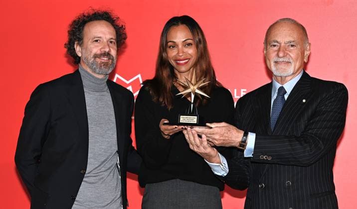 Entertainment Bilder des Tages Turin, Italy Zoe Saldana receives the Stella della Mole Award at the National Museum of Cinema In the photo:Zoe Saldana receives the Stella della Mole Award from Enzo Ghigo president of the National Museum of Cinema, Carlo Chatrian director of the National Museum of Cinema  Copyright: xNickxZonnax xipa-agency.netx xNickxZonnax IPA_Agency_IPA52044334