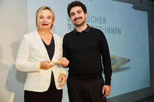 Reporter*innen Preis 2024: Preisverleihung im stillgelegten Kaufhaus Cank in Berlin Neukölln. Im Bild: die Preisträger in der Kategorie Beste Reportage . Frauke Hunfeld und Alexander Kauschanski für ihre Reportage Ein Ort, den es nicht geben dürfte. Die Reportatge erschie im SPIEGEL.