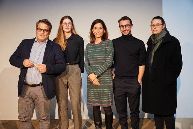 Reporter*innen Preis 2024: Preisverleihung im stillgelegten Kaufhaus Cank in Berlin Neukölln. Im Bild: ein Teil der Preisträger*innen in der Kategorie Investigation für Ihre Reportage Hunger . Yassin Musharbash, Amrai Coen, Miguel Helm, Luisa Hommerich, Suha Ma ayeh, Samiha Shafy, Laila Sieber, Vanessa Vu.. (Reiehnfolge zufällig).