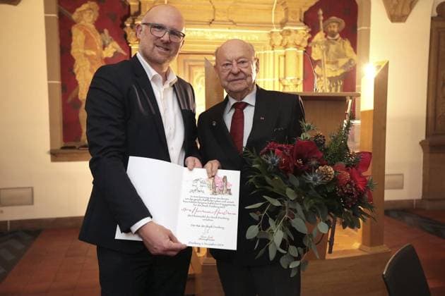 Verleihung der Ehrennadel der Stadt Duisburg im Rathaus Duisburg ** NUR FÜR REDAKTIONELLE ZWECKE ** EDITORIAL USE ONLY **<p>Hermann Hövelmann bei dder Verleihung der Ehrennadel der Stadt Duisburg am Dienstag den 03. Dezember 2024 im Rathaus Duisburg ***Verliehen wird die Nadel an Dr. Doris König und Hermann Hövelmann*** Foto : Frank Oppitz FUNKE Foto Services< p> Soziales Deutschland NRW Duisburg Copyright: FrankxOppitz *** Presentation of the Badge of Honor of the City of Duisburg at Duisburg City Hall FOR EDITORIAL PURPOSES ONLY EDITORIAL USE ONLY p Hermann Hövelmann at the presentation of the Badge of Honor of the City of Duisburg on Tuesday, 03 December 2024 at Duisburg City Hall The badge is awarded to Dr Doris König and Hermann Copyright: FrankxOppitz doc7ybpan6ddfq4x4os7yc ,EDITORIAL USE ONLY