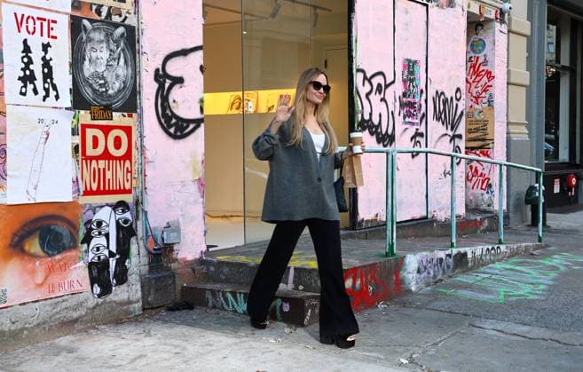 Bilder des Jahres 2024, Entertainment 12 Dezember Entertainment Themen der Woche KW49 Entertainment Bilder des Tages Angelina Jolie Steps Out - NYC Actress Angelina Jolie leaves her Atelier Jolie in The East Village, New York City, NY, USA on December 3, 2024. Angelina shows off small bird chest tattoo. Photo by Dylan Travis ABACAPRESS.COM New York City NY United States  Copyright: xDylanxTravis ABACAx
