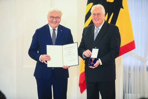 Verleihung des Verdienstordens zum Tag des Ehrenamtes Berlin, 4.12..2024 Bundespräsident FRank-Walter Steinmeier und Hans-Peter Oppermann, Braunschweig Niedersachsen bei der Verleihung des Verdienstordens zum Tag des Ehrenamtes Berlin Germany Copyright: xPictureteamx
