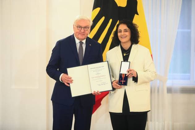 Verleihung des Verdienstordens zum Tag des Ehrenamtes Berlin, 4.12..2024 Bundespräsident FRank-Walter Steinmeier und TuÄüba Tekkal, Köln Nordrhein-Westfalen bei der Verleihung des Verdienstordens zum Tag des Ehrenamtes Berlin Germany Copyright: xPictureteamx