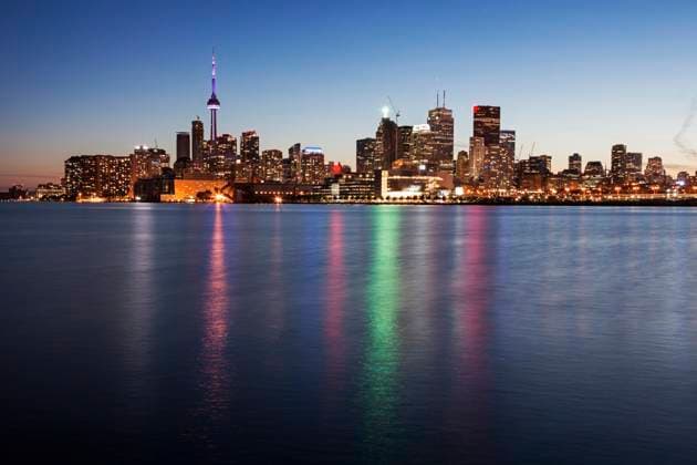 Illuminated skyline seen from lake , 27 01 2023, TTBB_ti47000588.jpg, Lake, Toronto, Skyline, Reflection, No People, Horizontal, Outdoors, Dusk, Urban Scene, Illuminated, Building Exterior, Architecture, Skyscraper, Water Surface, Waterfront, Long Exposure, Clear Sky, Sunset, Lake Ontario, Ontario, Travel, Canada, Nobody, Evening, Cn Tower, City, Travel Destinations Copyright: xHenrykxSadurax