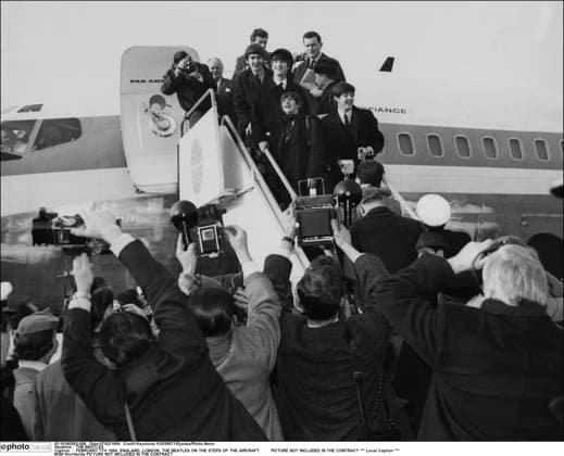 THE BEATLES FEBRUARY 7TH 1964, ENGLAND, LONDON, THE BEATLES ON THE STEPS OF THE AIRCRAFT *** Local Caption *** Great-Britain  Copyright: xKeystone xK3038971x