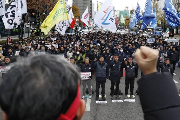 News Themen der Woche KW49 News Bilder des Tages People call for S. Korean president Yoon s resignation People call for South Korean President Yoon Suk Yeol s resignation in Seoul on Dec. 5, 2024, ahead of a vote expected Dec. 7 on an impeachment motion against him, submitted by the opposition camp following the president s short-lived declaration of martial law.  A14AA0003823720P