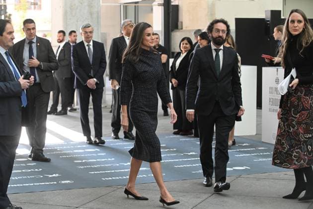 Entertainment Bilder des Tages Queen Letizia presides over the commemoration of the 35th anniversary of El Mundo Queen Letizia with Joaquín Manso on her arrival at the commemoration of the 35th anniversary of El Mundo and delivery of the XXII edition of the International Awards of El Mundo , on December 5, 2024, in Madrid Spain FAMOUS ANNIVERSARY EL MUNDO QUEEN José Madrid Madrid Madrid Spain  Copyright: xJosÃ xOlivax 6387753