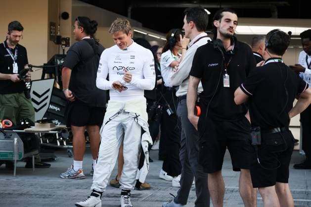 December 5, 2024, Abu Dhabi, United Arab Emirates: Brad Pitt, actor playing Sonny Hayes, a driver of the fictional Apex APXGP F1 team in the upcoming F1 movie directed by Joseph Kosinski, is seen on a movie set ahead of Formula 1 Abu Dhabi Grand Prix at Yas Marina Circuit on December 5th, 2024 in Abu Dhabi, United Arab Emirates. Abu Dhabi United Arab Emirates - ZUMAz156 20241205_zip_z156_027 Copyright: xBeataxZawrzelx