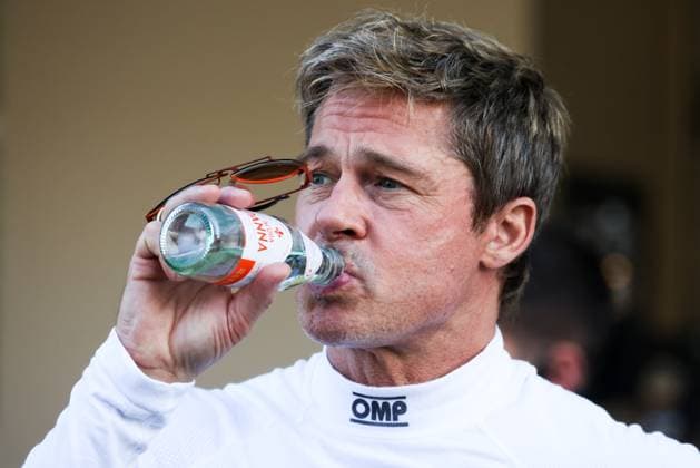 Entertainment Bilder des Tages December 5, 2024, Abu Dhabi, United Arab Emirates: Brad Pitt, actor playing Sonny Hayes, a driver of the fictional Apex APXGP F1 team in the upcoming F1 movie directed by Joseph Kosinski, is seen on a movie set ahead of Formula 1 Abu Dhabi Grand Prix at Yas Marina Circuit on December 5th, 2024 in Abu Dhabi, United Arab Emirates. Abu Dhabi United Arab Emirates - ZUMAz156 20241205_zip_z156_033 Copyright: xBeataxZawrzelx