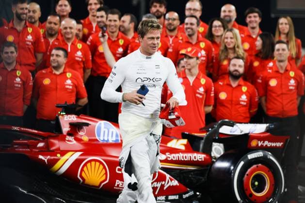 Entertainment Themen der Woche KW49 Entertainment Bilder des Tages December 5, 2024, Abu Dhabi, United Arab Emirates: Charles Leclerc of Ferrari and Brad Pitt, actor playing Sonny Hayes, a driver of the fictional Apex APXGP F1 team in the upcoming F1 movie directed by Joseph Kosinski, are seen ahead of Formula 1 Abu Dhabi Grand Prix at Yas Marina Circuit on December 5th, 2024 in Abu Dhabi, United Arab Emirates. Abu Dhabi United Arab Emirates - ZUMAz156 20241205_zip_z156_049 Copyright: xBeataxZawrzelx