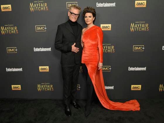 AMC s Anne Rice s Mayfair Witches S2 Red Carpet 05 December 2024 - Hollywood, California - Harry Hamlin and Lisa Rinna. AMC s Anne Rice s Mayfair Witches S2 Red Carpet at Masonic Lodge at Hollywood Forever Cemeter. Photo Credit: Billy Bennight AdMedia Hollywood California United States EDITORIAL USE ONLY  Copyright: xx BillyxBennightx admphotostwo905930