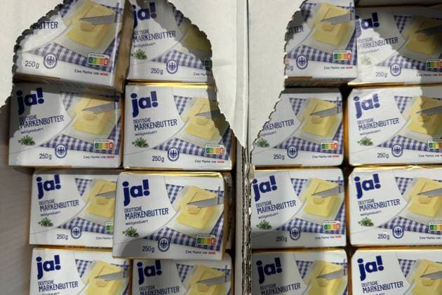 Deutsche Markenbutter im Supermarktregal , Deutschland, 26.11.2024, Packungen von ja! Deutsche Markenbutter in einem Supermarktregal, mit deutlicher Kennzeichnung der Nährwertampel und Marke. (nur redaktionelle Verwendung) *** German brand butter on a supermarket shelf , Germany, 26 11 2024, packs of yes German brand butter on a supermarket shelf, with clear labeling of the nutritional traffic light and trademark for editorial use only