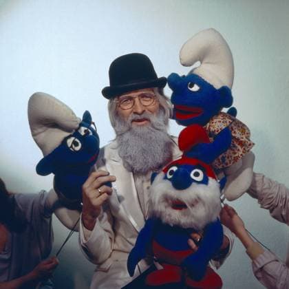 Archivbilder der Woche KW49 VATER ABRAHAM Der niederländische Sänger Pierre Kartner, alias Vader Abraham, 1978, Portrait mit Schlümpfen., Berlin Deutschland Copyright: ArthurxGrimm AGR_82030472 EDITORIAL USE ONLY
