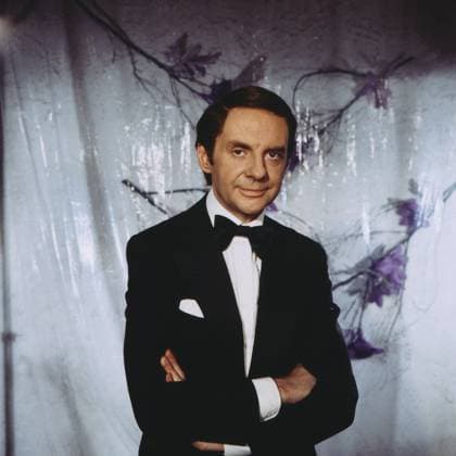 TONIGHT HARALD Tonight: Harald - ZDF Show, 1984, im Ballsaal des Interconti Berlin, Harald Juhnke stellt sich in seiner Show als Entertainer vor - hier ein Studio-Portrait von Harald Juhnke., Berlin Deutschland Copyright: ArthurxGrimm AGR_82030594 EDITORIAL USE ONLY