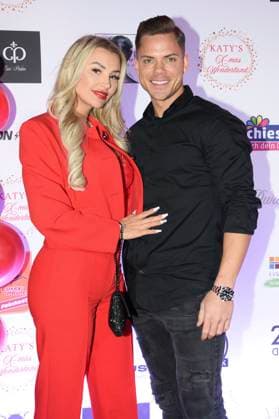 Cedric Beidinger mit Freundin Eliza Klenner beim Katy s X-mas Wonderland Event von Kate Merlan in der Villa BoisserÃ e. Köln, 06.12.2024 *** Cedric Beidinger with girlfriend Eliza Klenner at Katy s X mas Wonderland event by Kate Merlan at Villa BoisserÃ e Cologne, 06 12 2024 Foto:xN.xKubelkax xFuturexImagex katy_4223