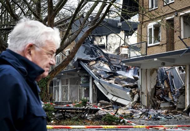 Bilder des Jahres 2024, News 12 Dezember News Themen der Woche KW49 News Bilder des Tages DEN HAAG - Mayor Jan van Zanen visits the Tarwekamp where a very large fire is raging after an explosion occurred. ANP KOEN VAN WEEL netherlands out - belgium out  Copyright: xx x515105939x originalFilename: 515105939.jpg