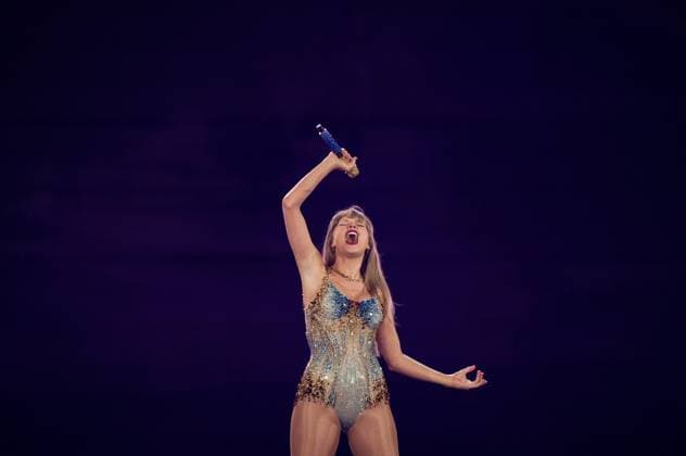 December 6, 2024, Vancouver, Bc, CANADA: Taylor Swift performs during the Eras Tour concert, in Vancouver, on Friday, December 6, 2024. Vancouver Canada  - ZUMAc35_ 20241206_zaf_c35_138 Copyright: xDarrylxDyckx