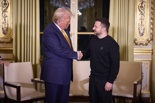 News Themen der Woche KW49 News Bilder des Tages December 7, 2024, Paris, France: Ukrainian President Volodymyr Zelenskyy, right, shakes hands with U.S president-elect Donald Trump, left, before a bilateral meeting at the Elysee Palace, December 7, 2024 in Paris, France. Paris France - ZUMAp138 20241207_zaa_p138_004 Copyright: xUkrainexPresidency UkrainianxPrex