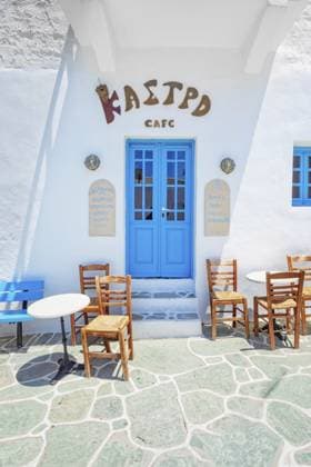 Straßencafé, Chora, Insel Folegandros, Kykladen, Griechenland, Europa Outdoor cafe, Chora, Folegandros Island, Cyclades Islands, Greece, Europe Copyright: imageBROKER MarcoxSimoni iblsim11905886.jpg