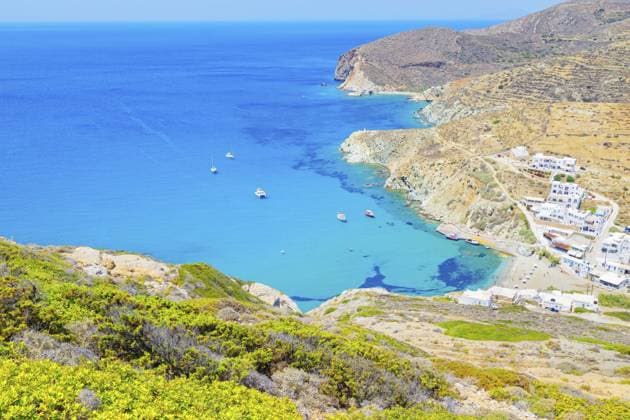 Bucht von Agali, Blick von oben, Agali, Insel Folegandros, Kykladen Inseln, Griechenland, Europa Agali bay, top view, Agali, Folegandros Island, Cyclades Islands, Greece, Europe Copyright: imageBROKER MarcoxSimoni iblsim11905926.jpg