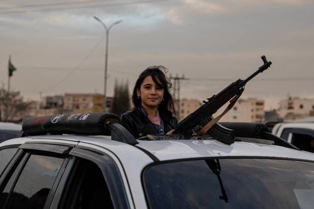 News Themen der Woche KW49 Celebration In Azaz Fall Of Assad Regime - Syria Syrian people celebrate the fall of Assad regime on the street of Azaz, northwest Syria, on December 08, 2024. Photo by Ugur Yildirim DIA Images ABACAPRESS.COM  Copyright: xDIAxImages ABACAx