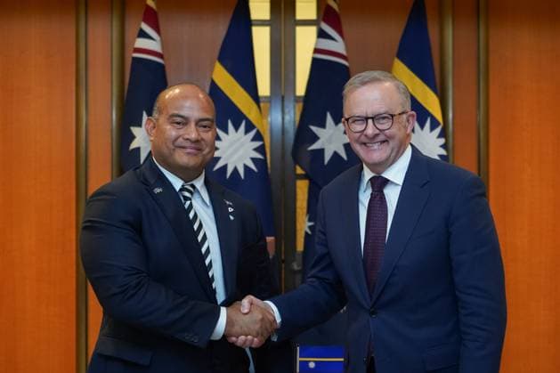 News Themen der Woche KW50 News Bilder des Tages PALM SCHEME HEADS MEETING, Nauru President David Adeang (left) and Australian Prime Minister Anthony Albanese shake hands after signing a bilateral agreement at Parliament House in Canberra, Monday, December 9, 2024. ( NO ARCHIVING, EDITORIAL USE ONLY, NO USE IN BOOKS WITHOUT CONSENT Canberra Australian Capital Territory Australia  Copyright: xDOMINICxGIANNINIx 20241209170817596398