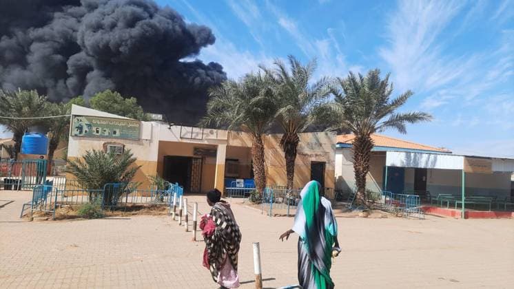 News Themen der Woche KW49 News Bilder des Tages Sudan, Bombenanschlags auf eine Tankstelle im Süden von Khartum (241209) -- KHARTOUM, Dec. 9, 2024 -- This photo taken on Dec. 8, 2024 shows smoke rising due to a bombardment that targeted a fuel station in south of Khartoum, Sudan. At least 28 people were killed and 37 others injured on Sunday in a bombardment targeting a fuel station south of the Sudanese capital Khartoum, according to a volunteer group and local media. ( Handout via Xinhua) (SpotNews)SUDAN-KHARTOUM-BOMBARDMENT ON FUEL STATION-FATALITIES SouthxKhartoumxEmergencyxRoom 